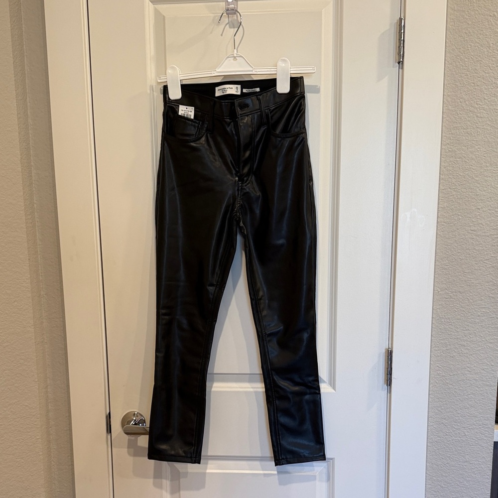 NWT (Read note) - Abercrombie & Fitch Women's Black Skinny Jeans
